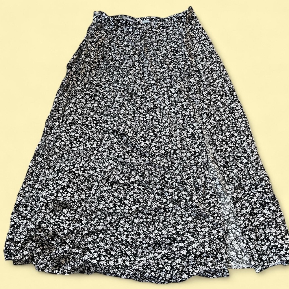 Black and white floral High Waist midi skirt with Slit #floral #midi
